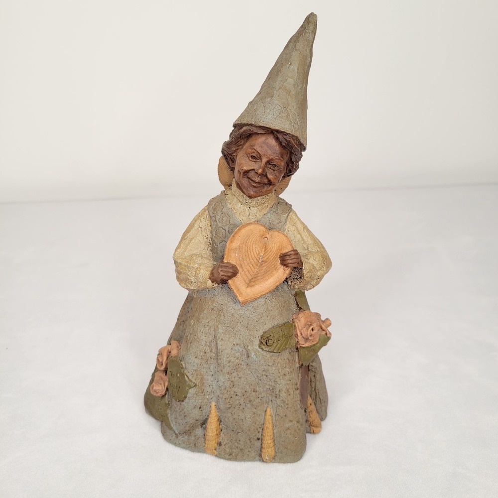 Tom Clark Cairn Figurine Dee Lovely 1987 Woman Pointed Hat 1177 Resin Heart